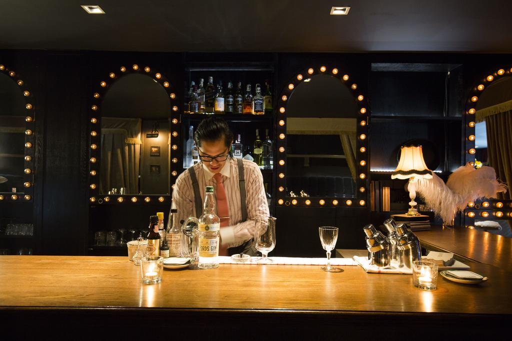 Playhaus Thonglor Hotell Bangkok Exteriör bild